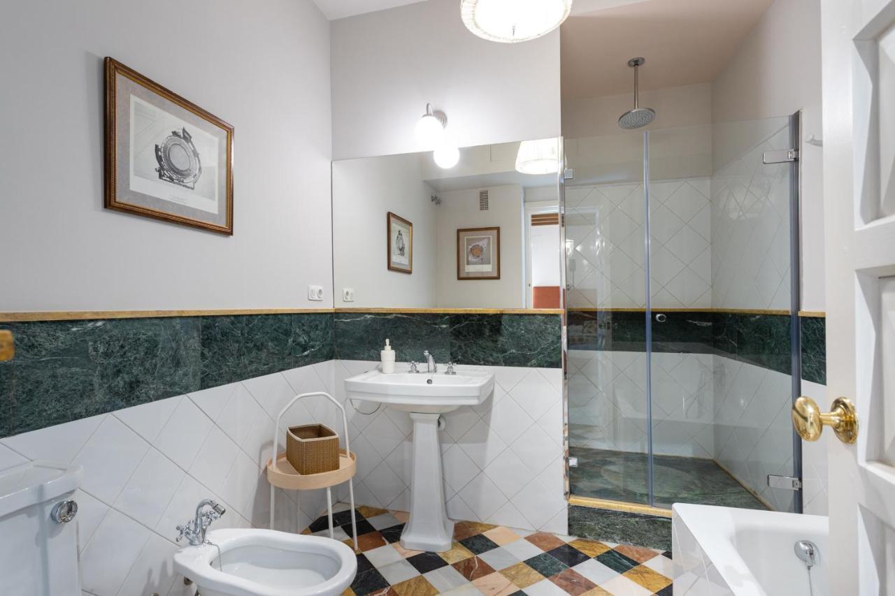 Genteel Home Campamento Севилья Экстерьер фото